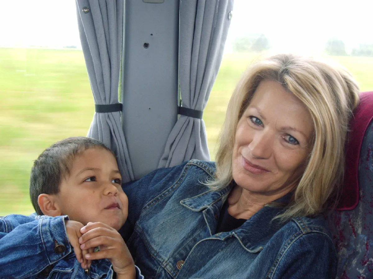 Ronin Russwurm im Zug mit Oma